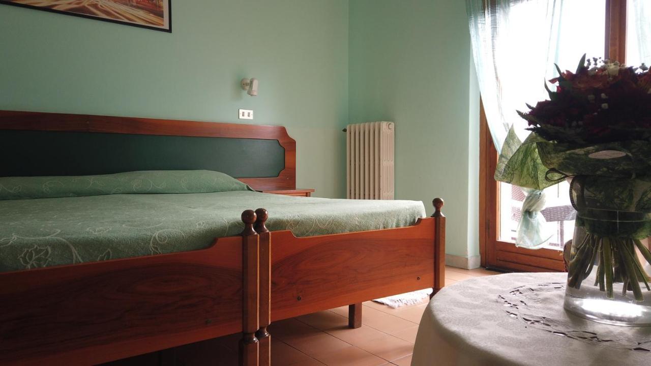 Hotel Cristina ヴェッライエス エクステリア 写真